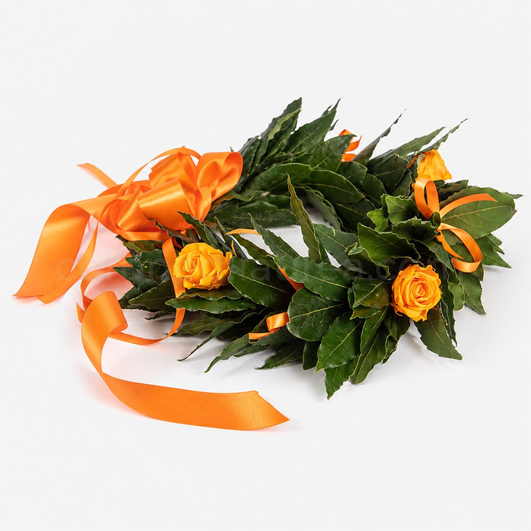 Corona d'alloro laurea Princely, corona di laurea roselline stabilizzate e fiocchetti di raso - coronedilaurea.com
