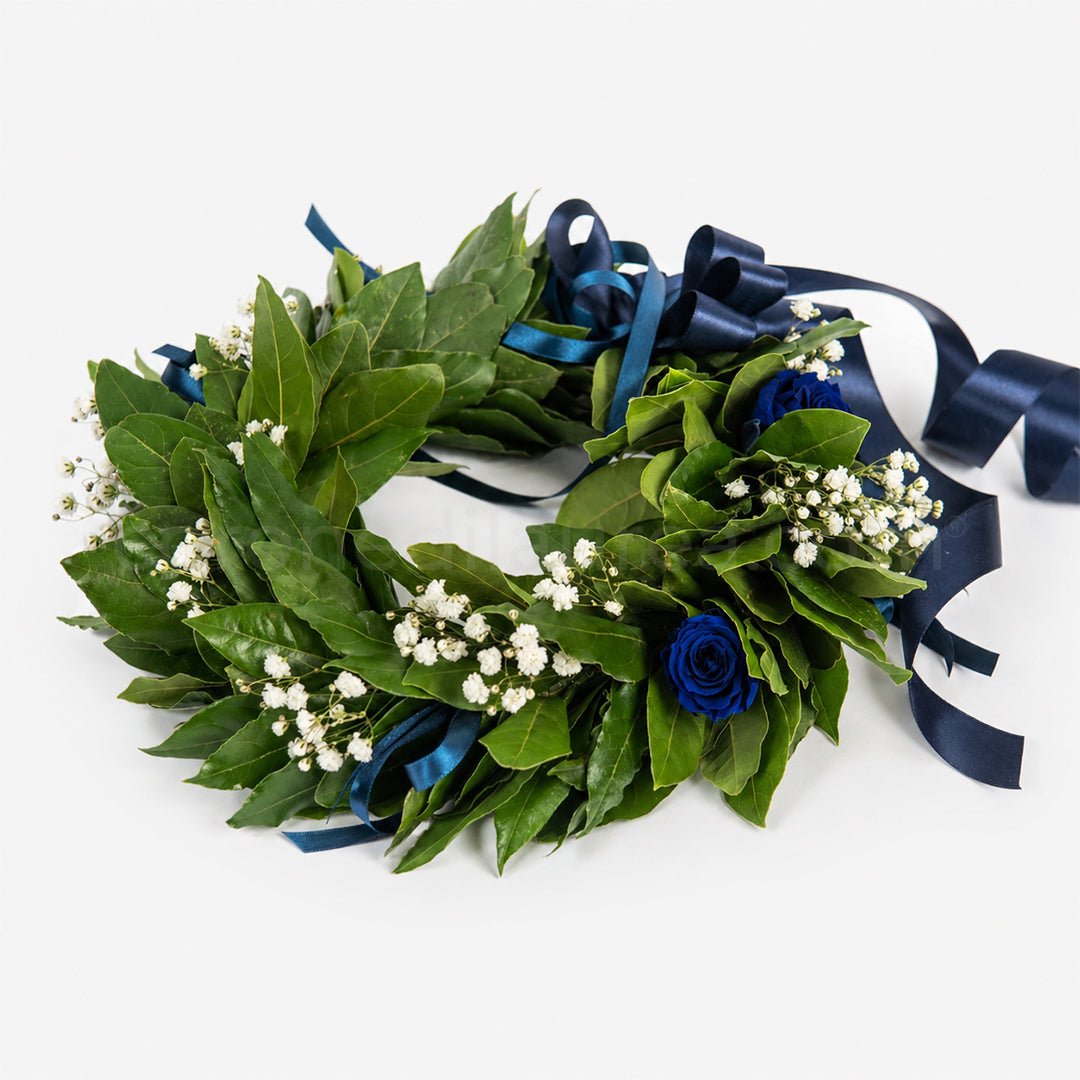 Corona di laurea Queenly, corona di alloro con rose stabilizzate gypsophila - coronedilaurea.com