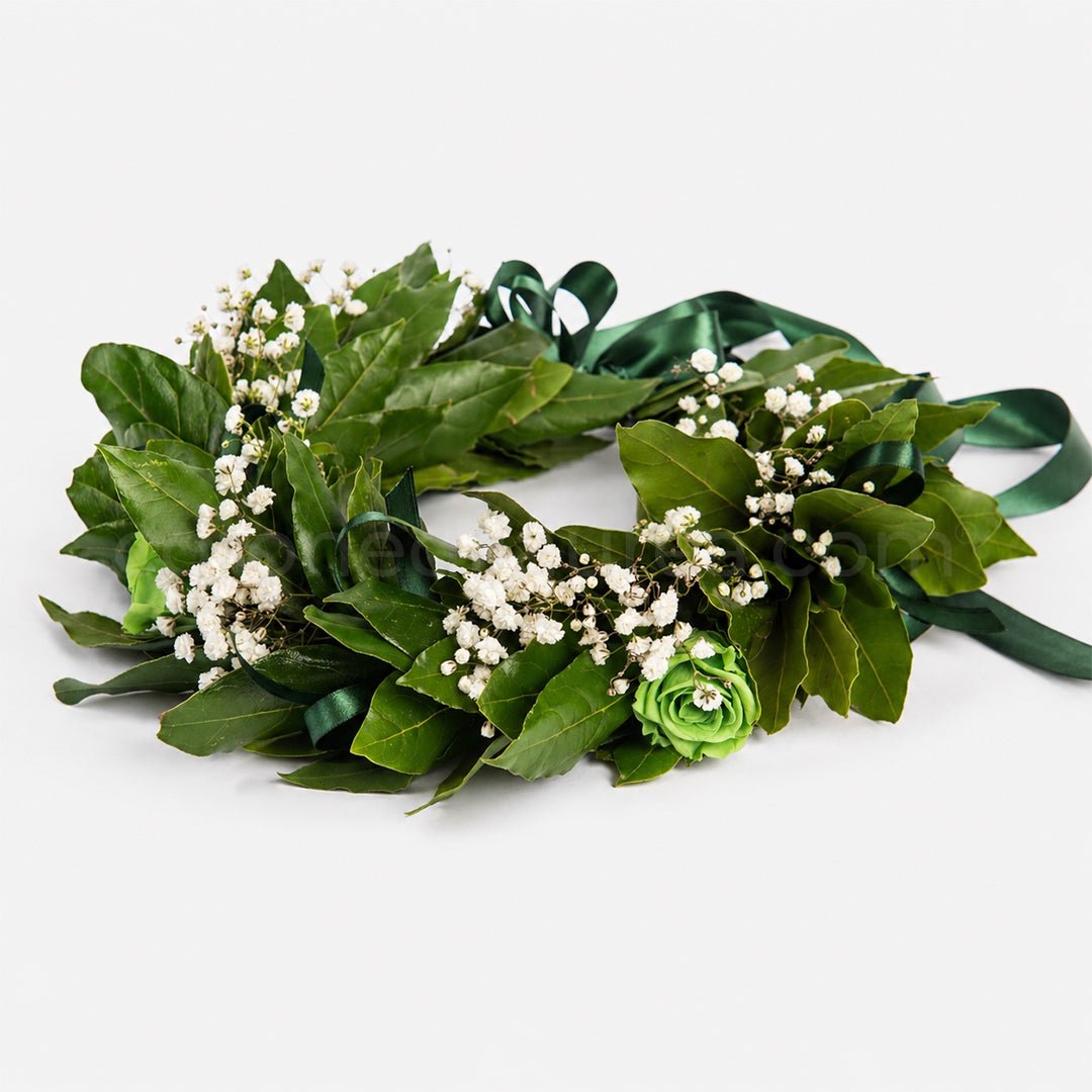 Corona di laurea Queenly, corona di alloro con rose stabilizzate gypsophila - coronedilaurea.com